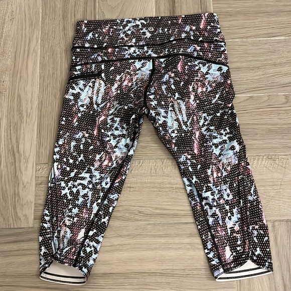 Lululemon Run Full On Luxtreme Cropped Leggings Size 8 - Picture 9 of 10